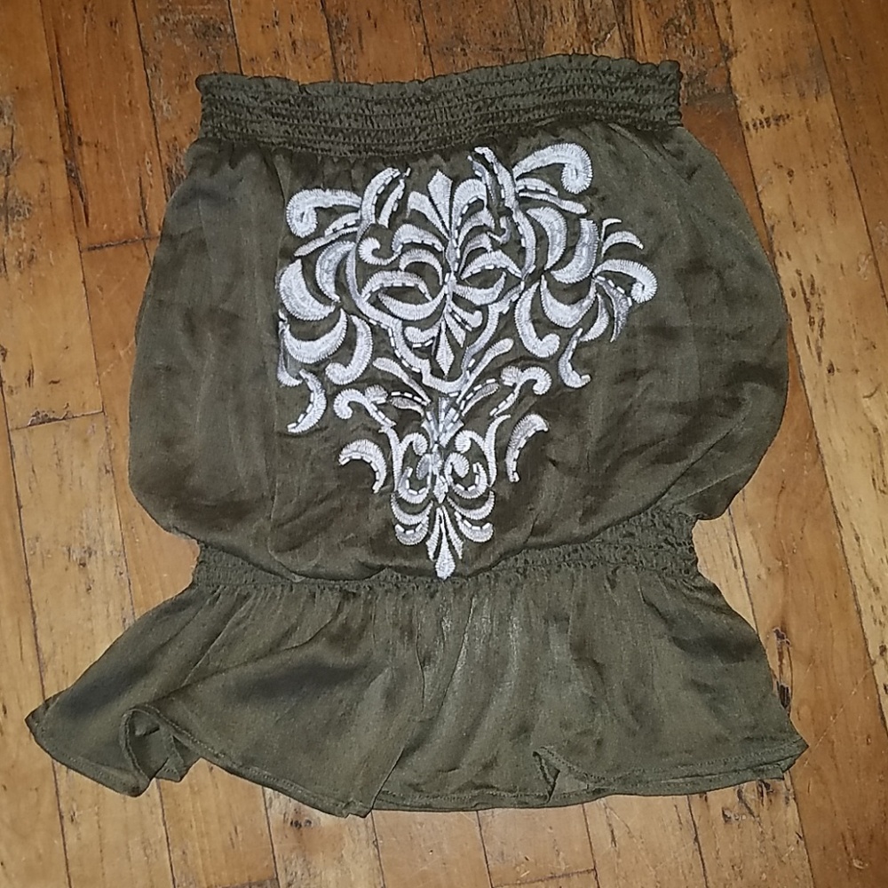 Strapless green shirt